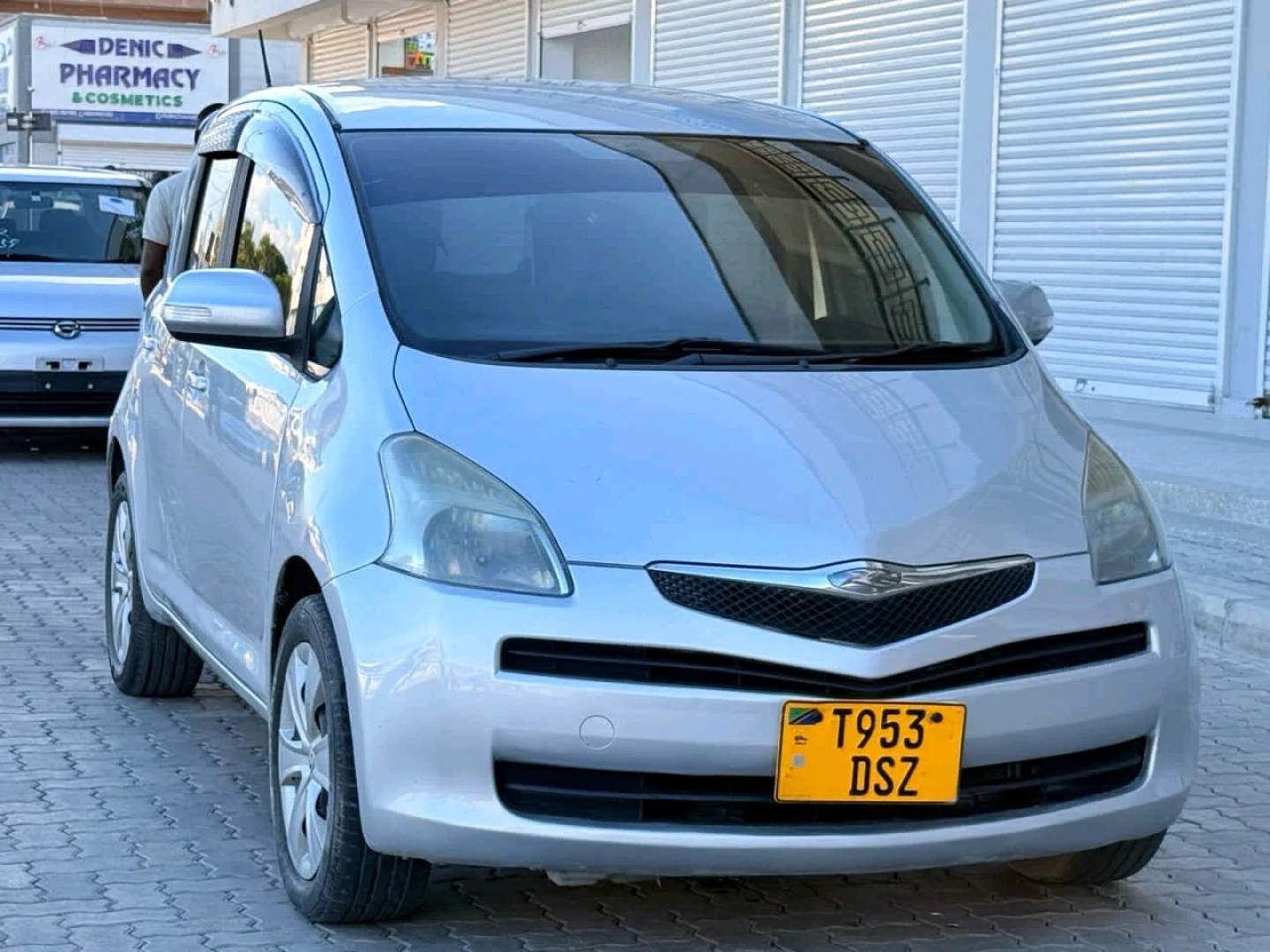 Toyota Ractis 2007 Silver Minivan thumbnail 3