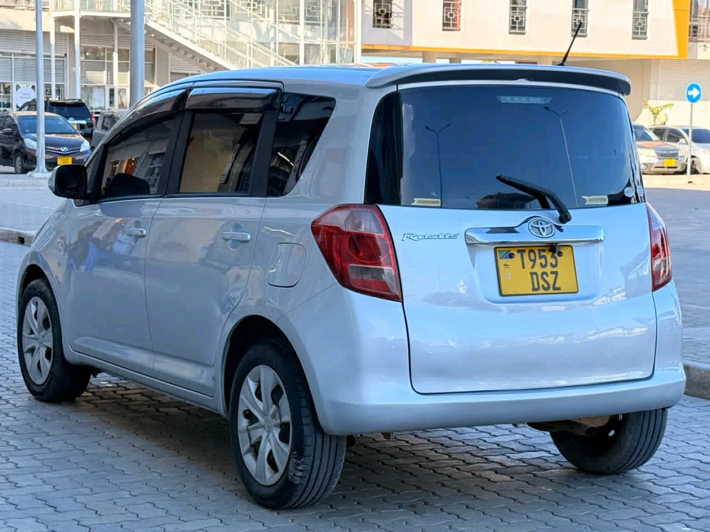 Toyota Ractis 2007 Silver Minivan thumbnail 5