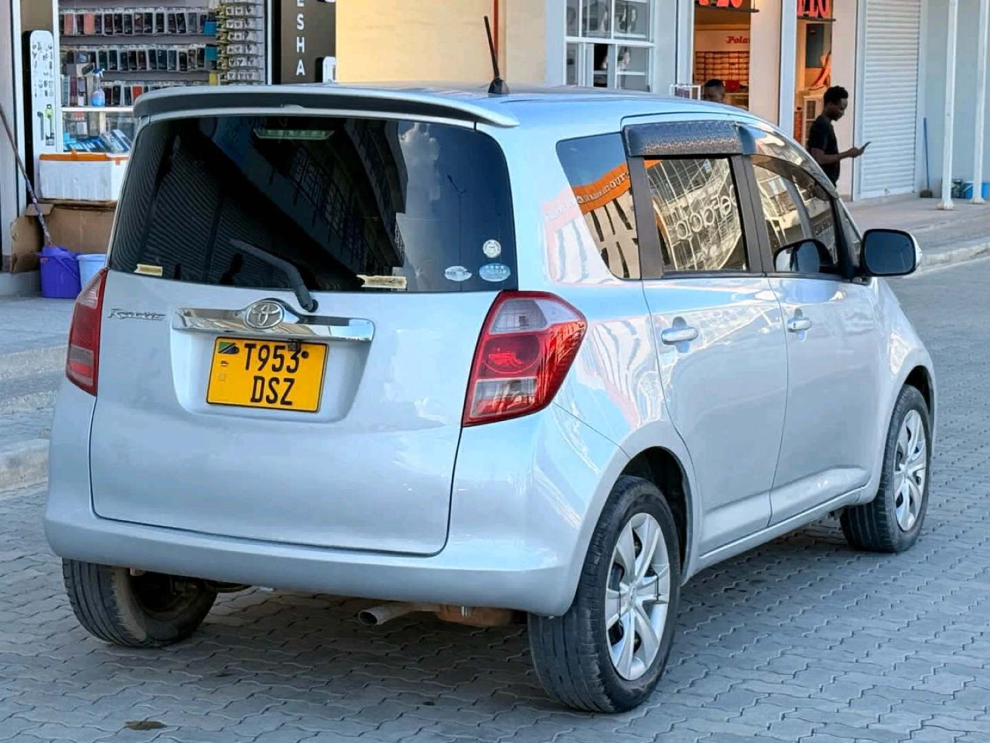 Toyota Ractis 2007 Silver Minivan thumbnail 6