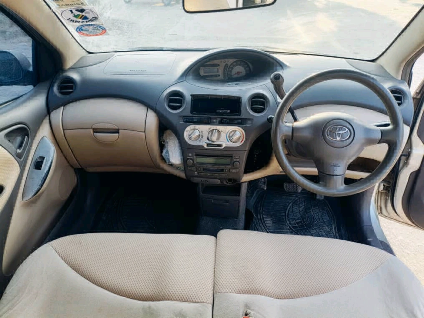 Toyota Vitz Old Model 2004 Full AC thumbnail 4