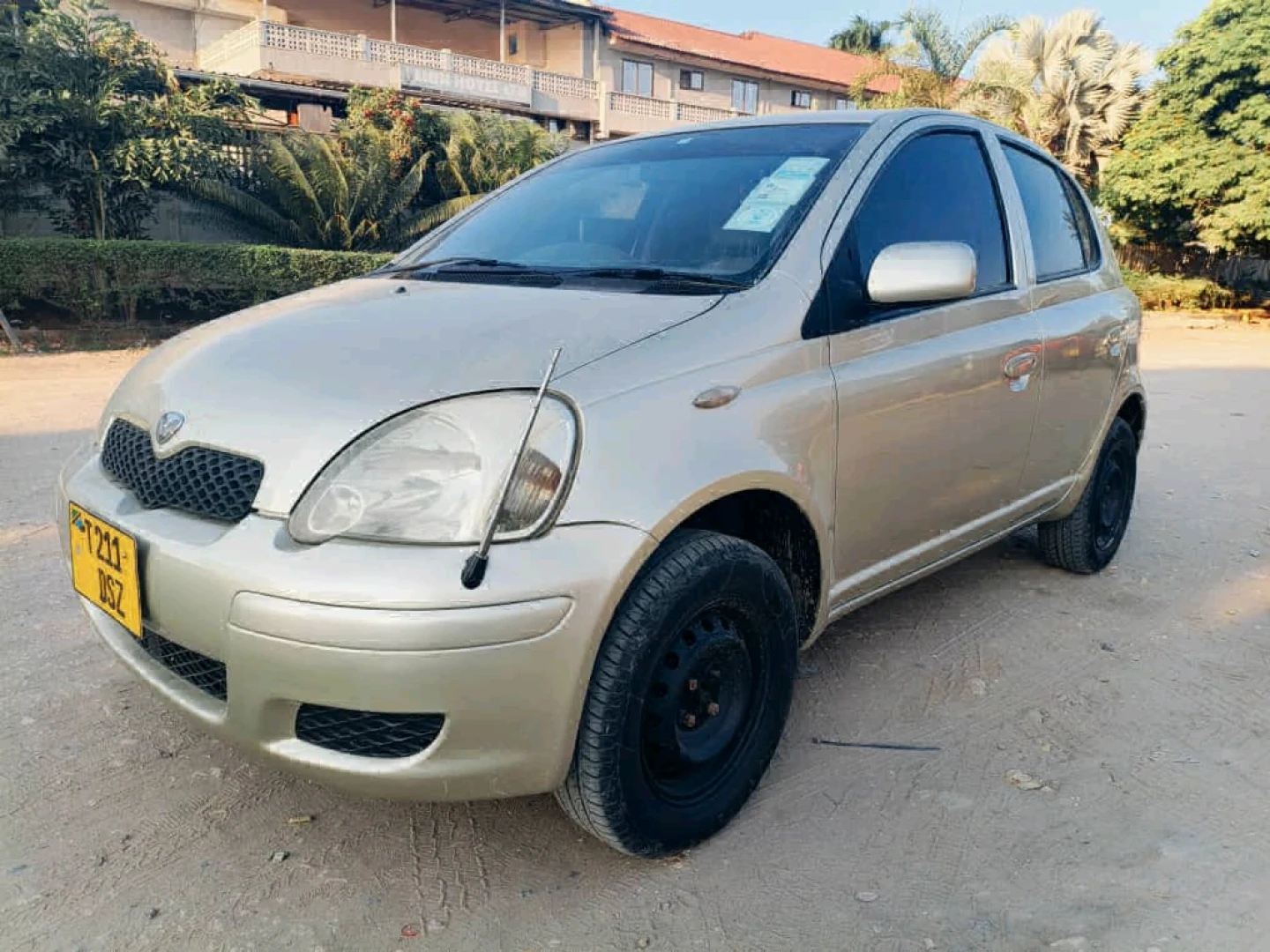 Toyota Vitz Old Model 2004 Full AC thumbnail 9