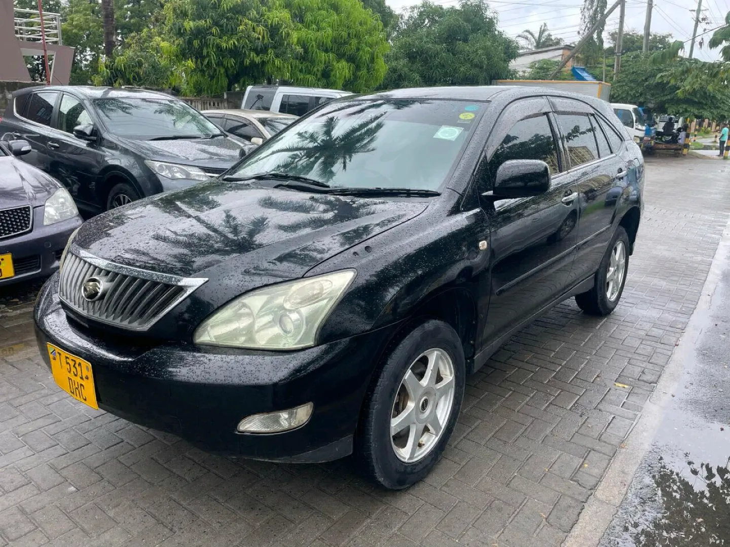 Black Toyota Harrier SUV 2006 Model (T513DHC) thumbnail 2