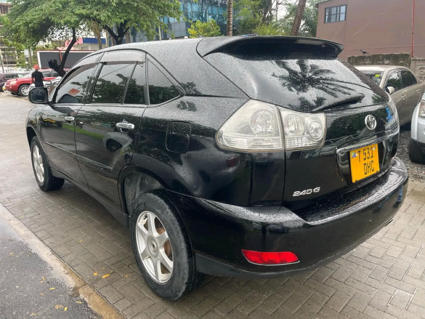 Black Toyota Harrier SUV 2006 Model (T513DHC) thumbnail 3
