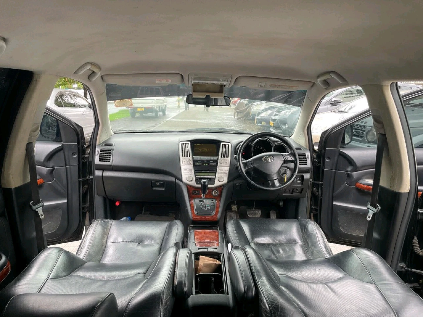 Black Toyota Harrier SUV 2006 Model (T513DHC) thumbnail 5
