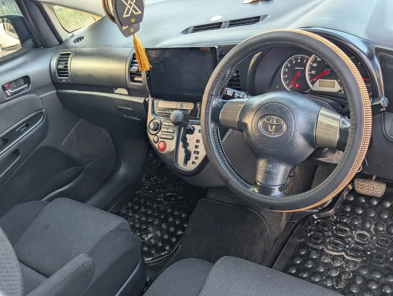 Toyota Wish 2004 DMH thumbnail 2