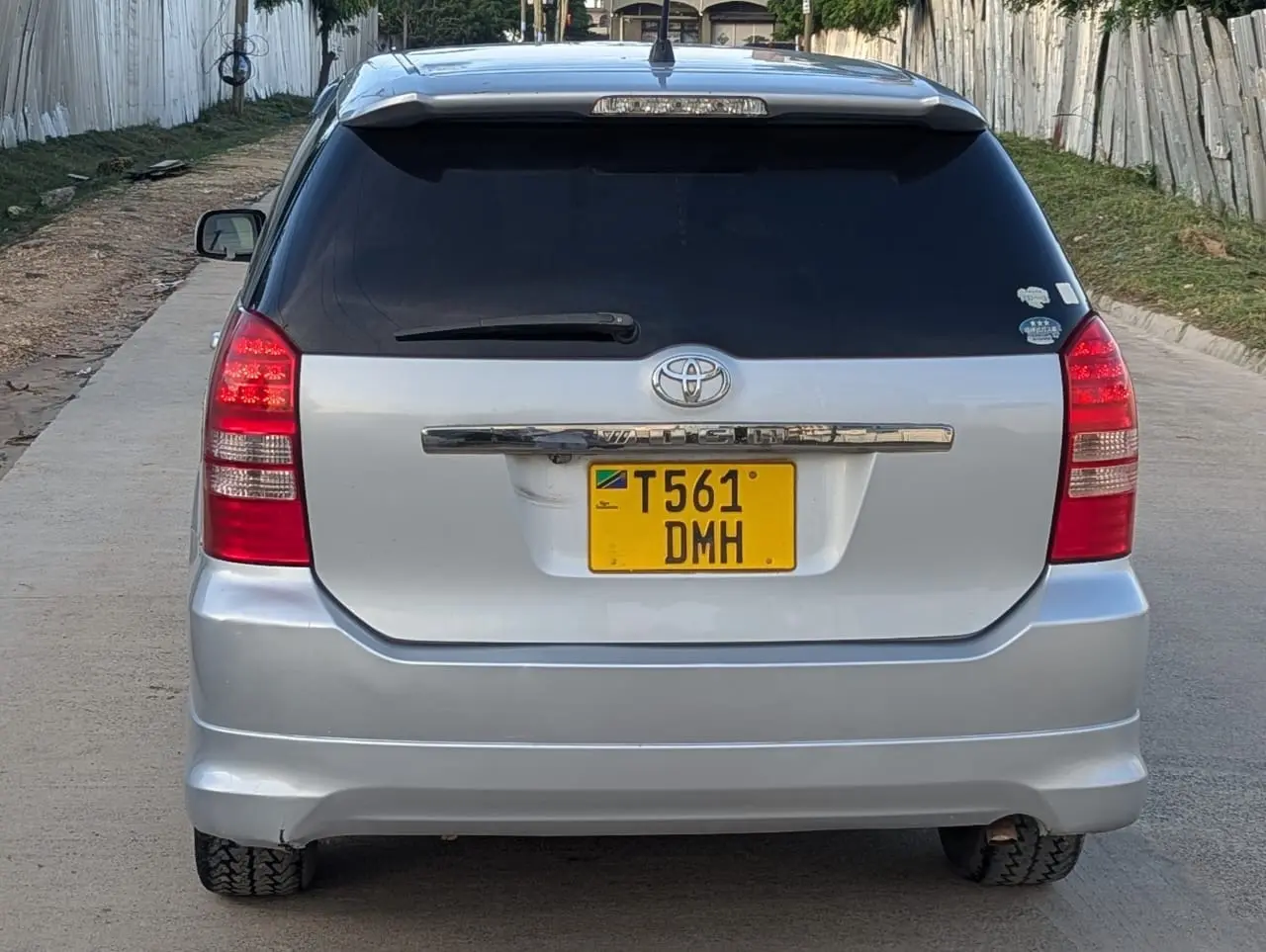 Toyota Wish 2004 DMH thumbnail 4