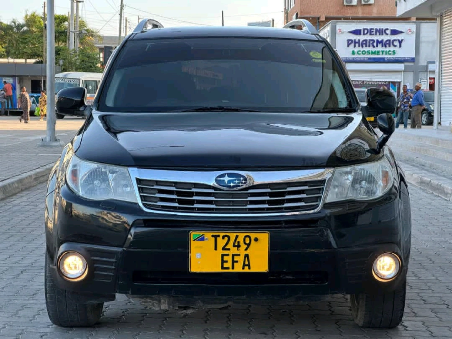 Black Subaru Forester 2010 SUV