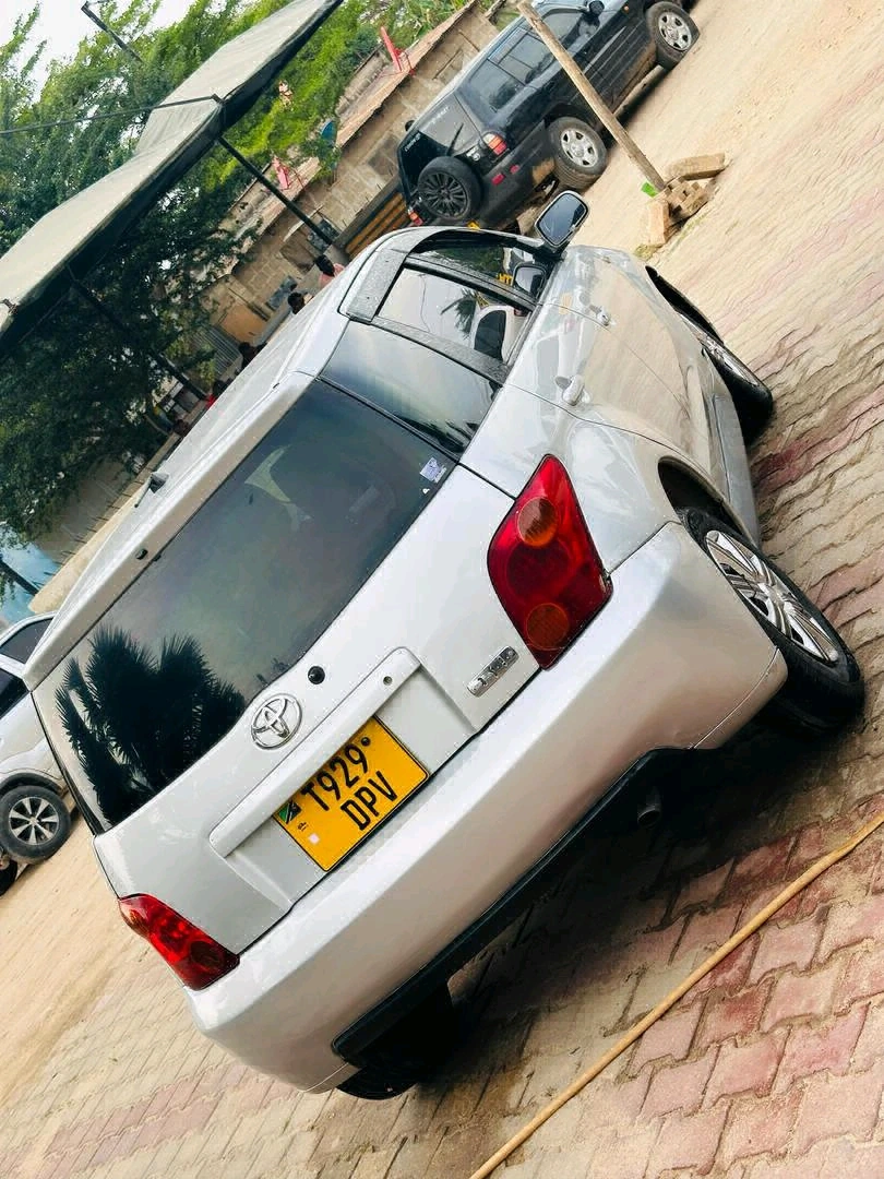 Toyota Ist DPV 1290cc thumbnail 2
