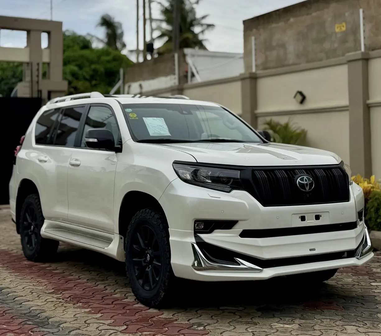 Toyota Land Cruiser Prado 150 2023 thumbnail 2