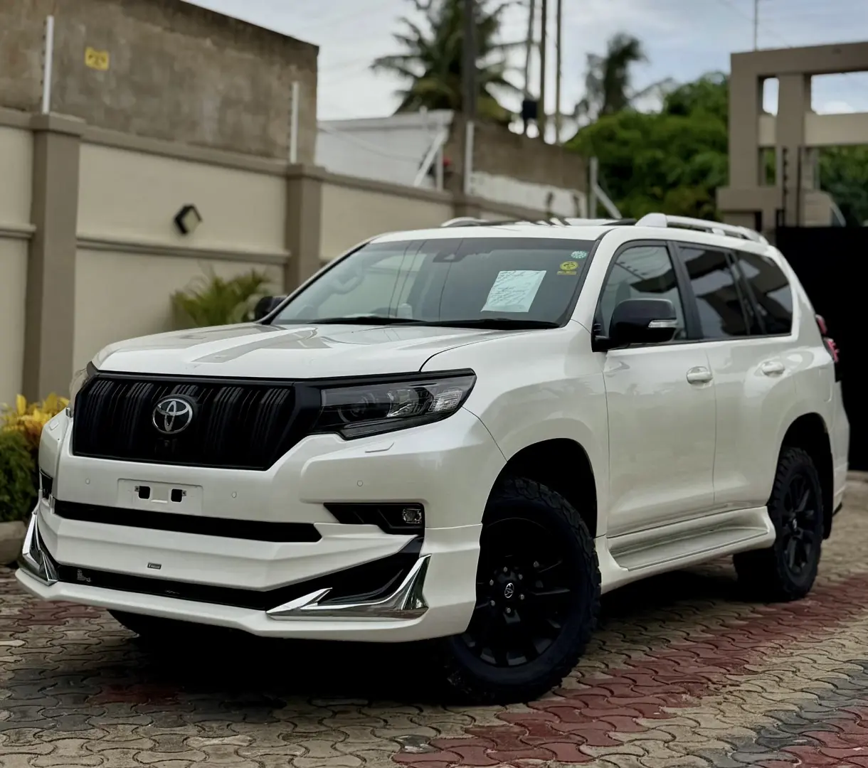 Toyota Land Cruiser Prado 150 2023 thumbnail 3