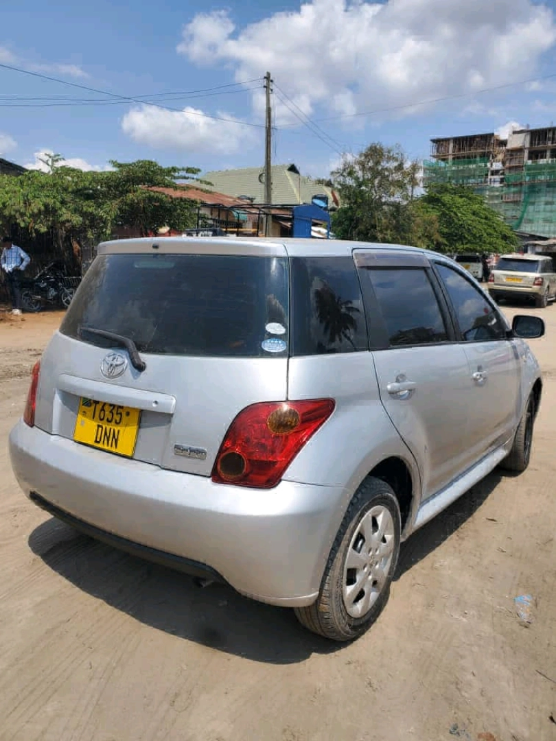 Toyota Ist (ICT) Hatchback 2006