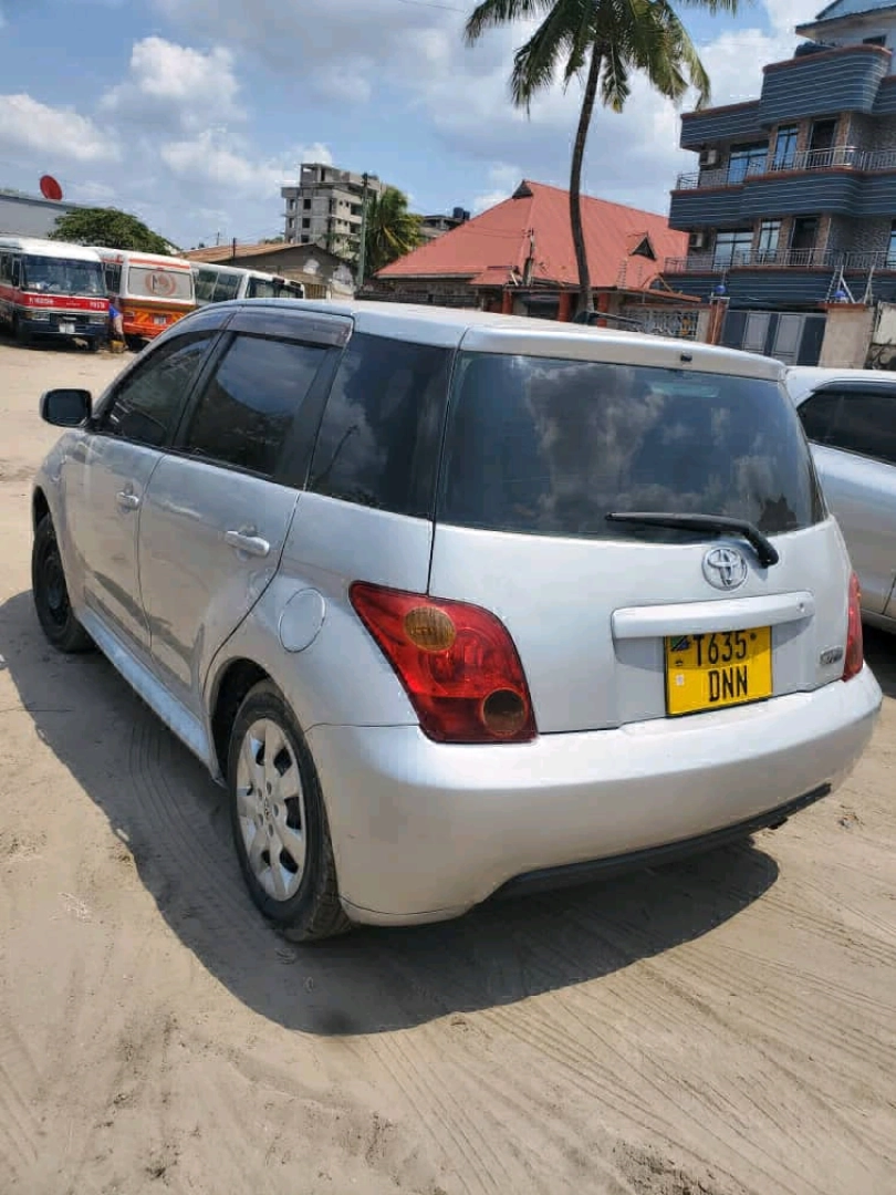 Toyota Ist (ICT) Hatchback 2006 thumbnail 2