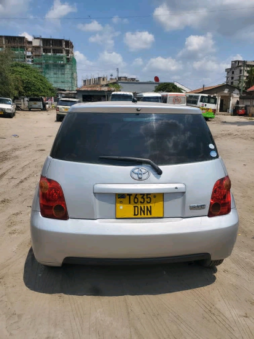 Toyota Ist (ICT) Hatchback 2006 thumbnail 3