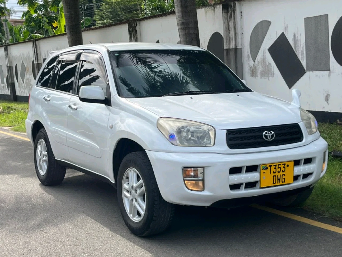 Toyota Rav4 White SUV