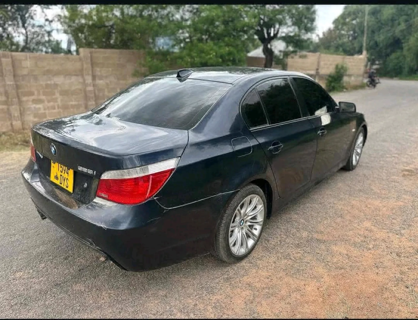 BMW 5 Series Car thumbnail 3