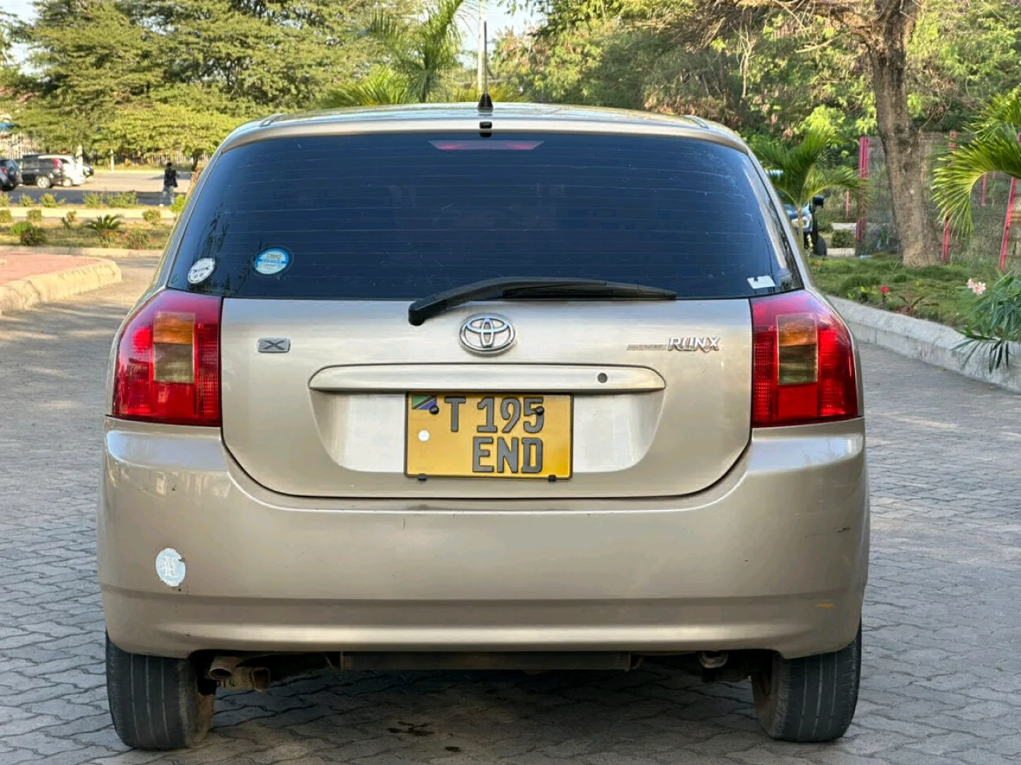 Toyota RunX Sedan 2004 Model thumbnail 2