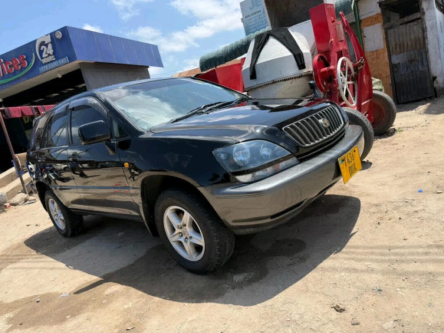 Used Black Toyota Harrier SUV thumbnail 4