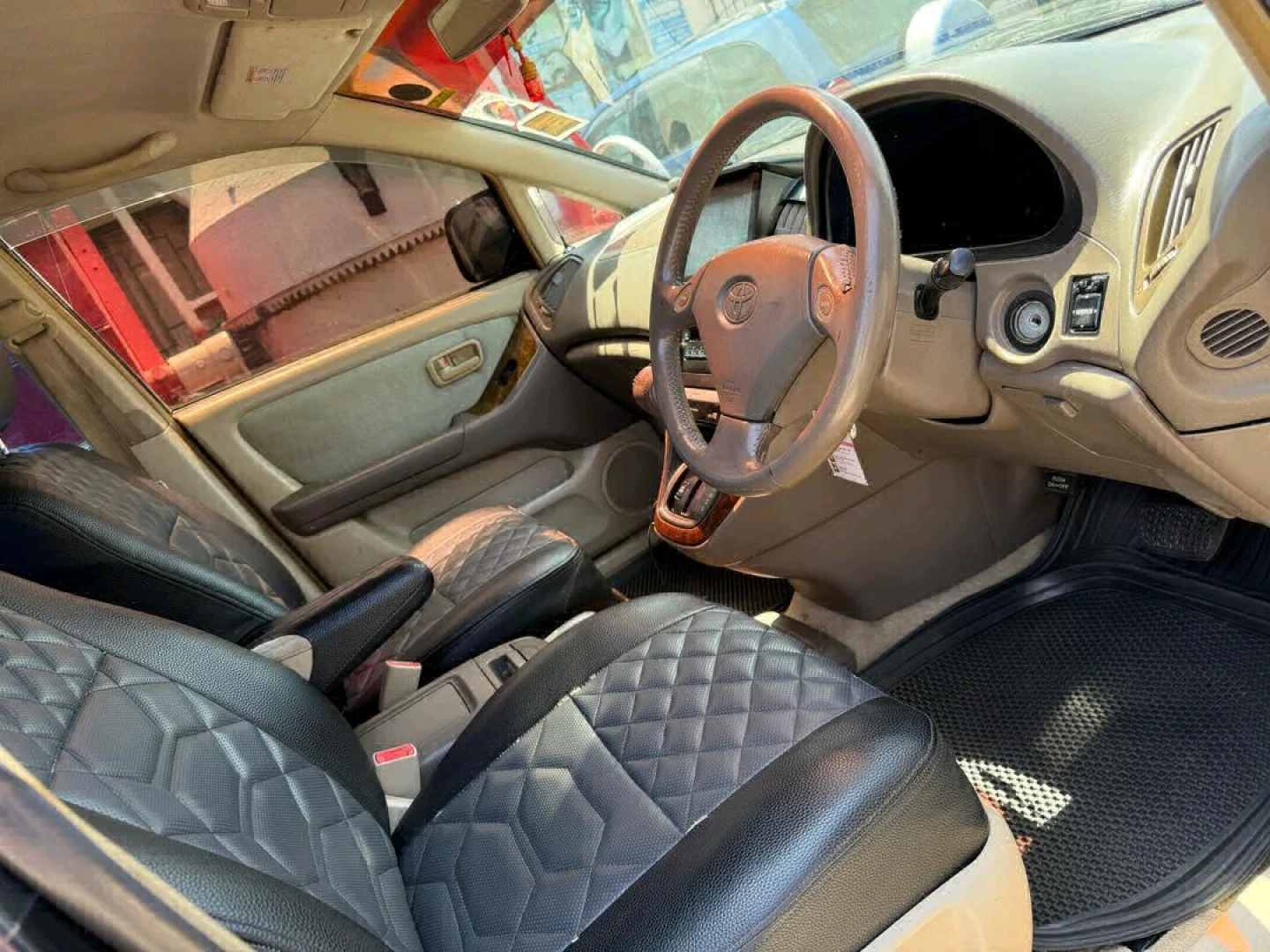 Used Black Toyota Harrier SUV thumbnail 5