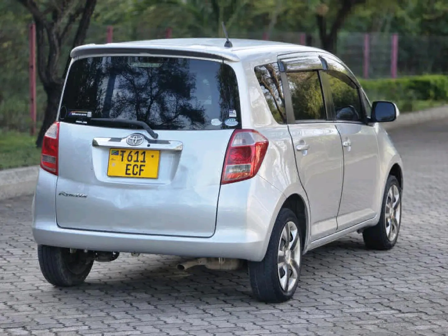 Toyota Ractis Silver 1490cc thumbnail 5