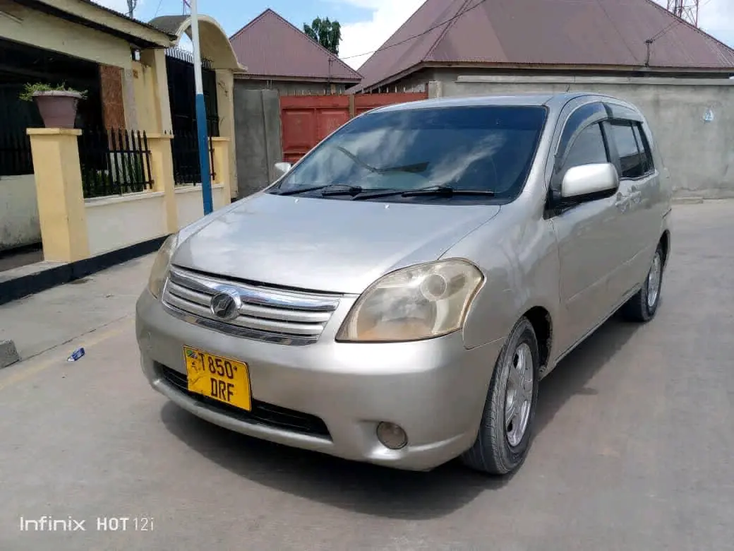 Toyota Raum Silver kwa Mauzo thumbnail 2