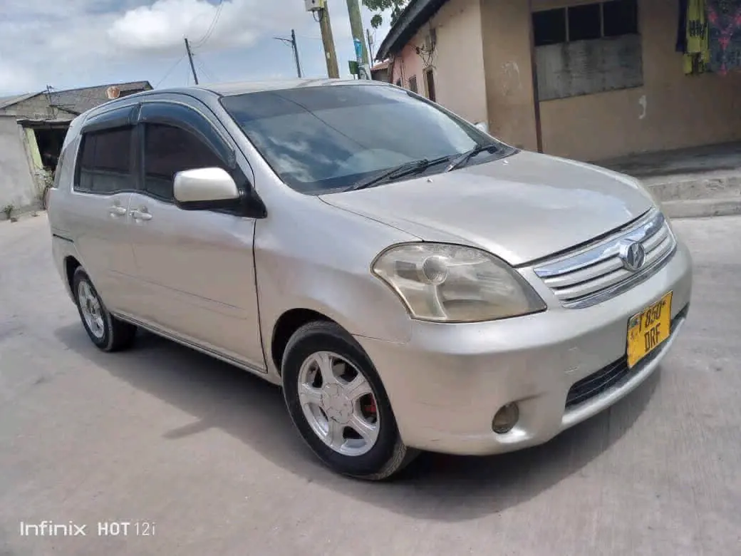 Toyota Raum Silver kwa Mauzo thumbnail 3