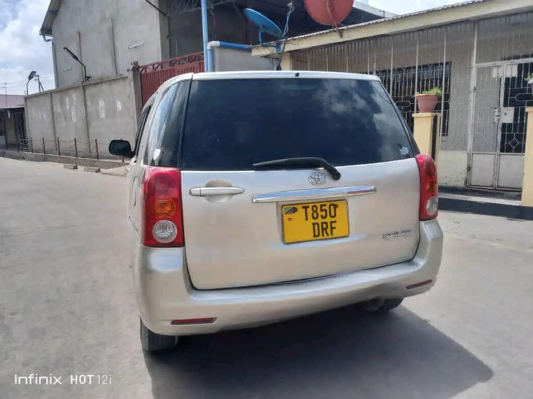 Toyota Raum Silver kwa Mauzo thumbnail 4