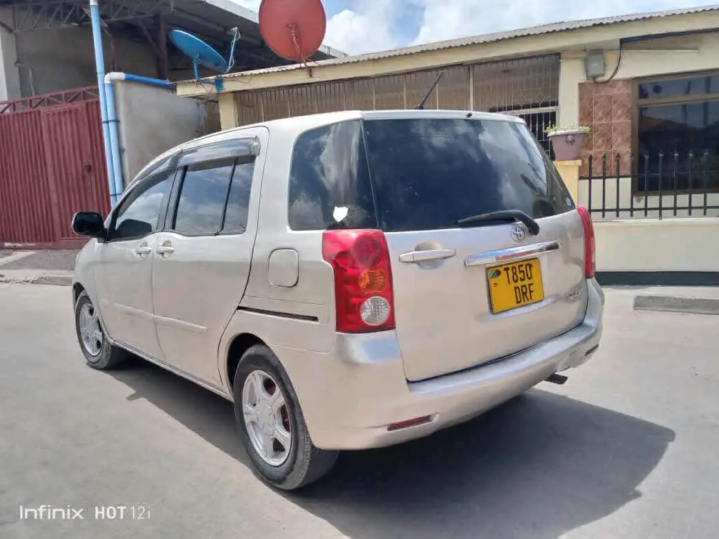 Toyota Raum Silver kwa Mauzo thumbnail 5