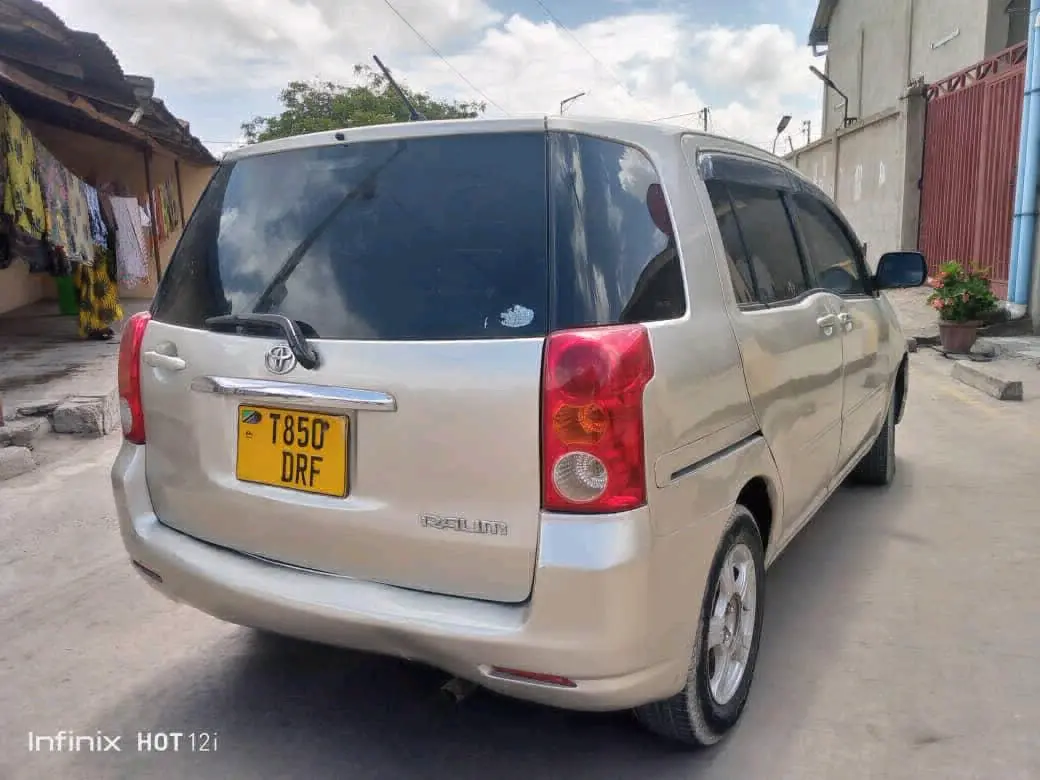 Toyota Raum Silver kwa Mauzo thumbnail 7
