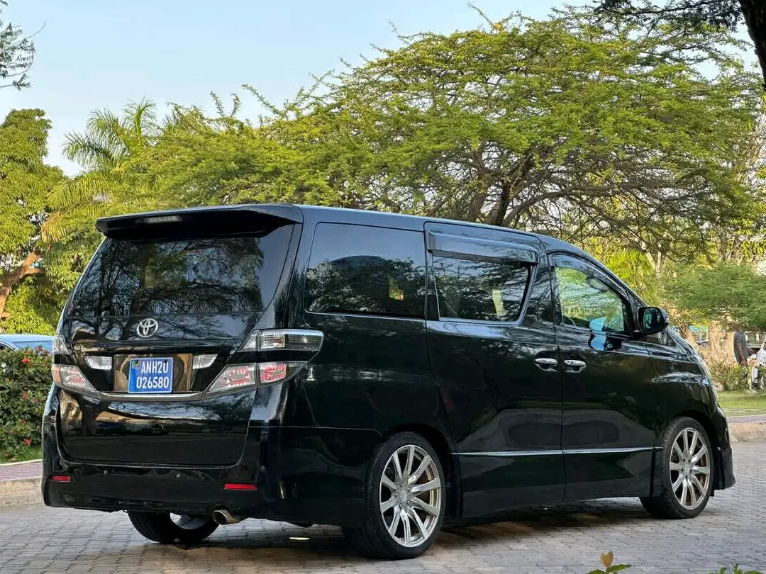 Toyota Vellfire 2009 Nyeusi Inauzwa DSM thumbnail 7