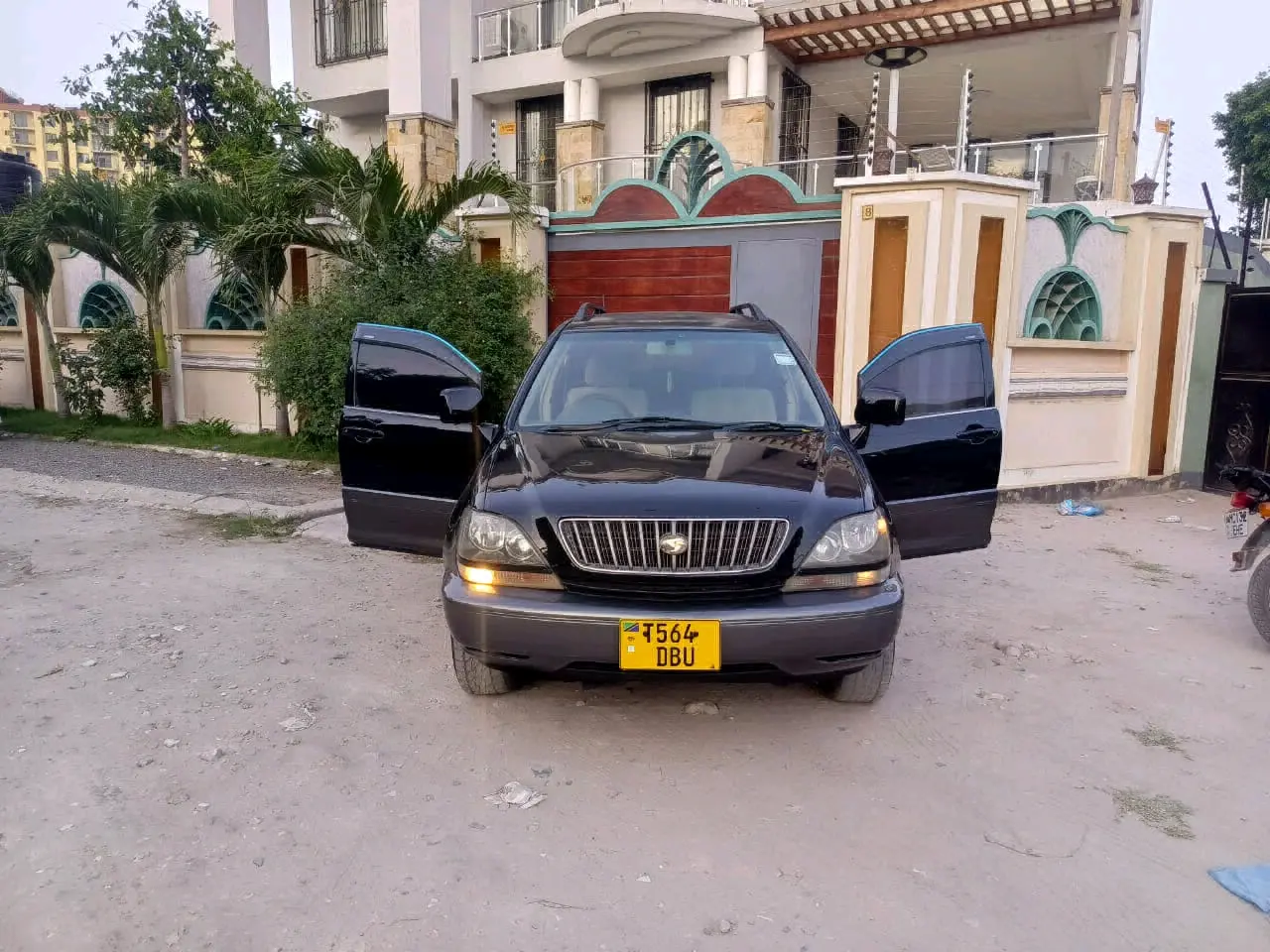Toyota Harrier Old Model (DBU)