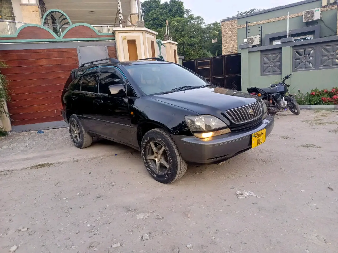 Toyota Harrier Old Model (DBU) thumbnail 2