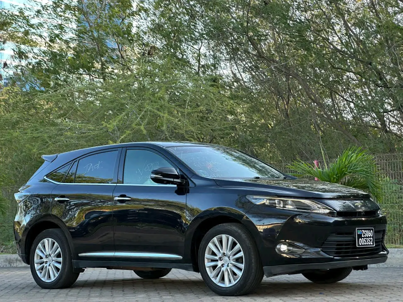 Toyota Harrier 'Anaconda' 2015, Black, Open Roof thumbnail 6