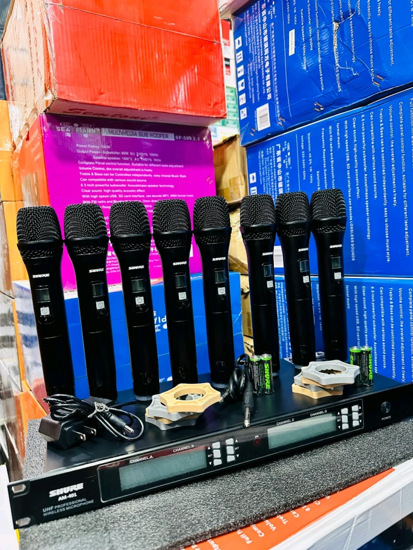 Shure AM-401 UHF Professional Wireless Microphone System (8-in-1)
