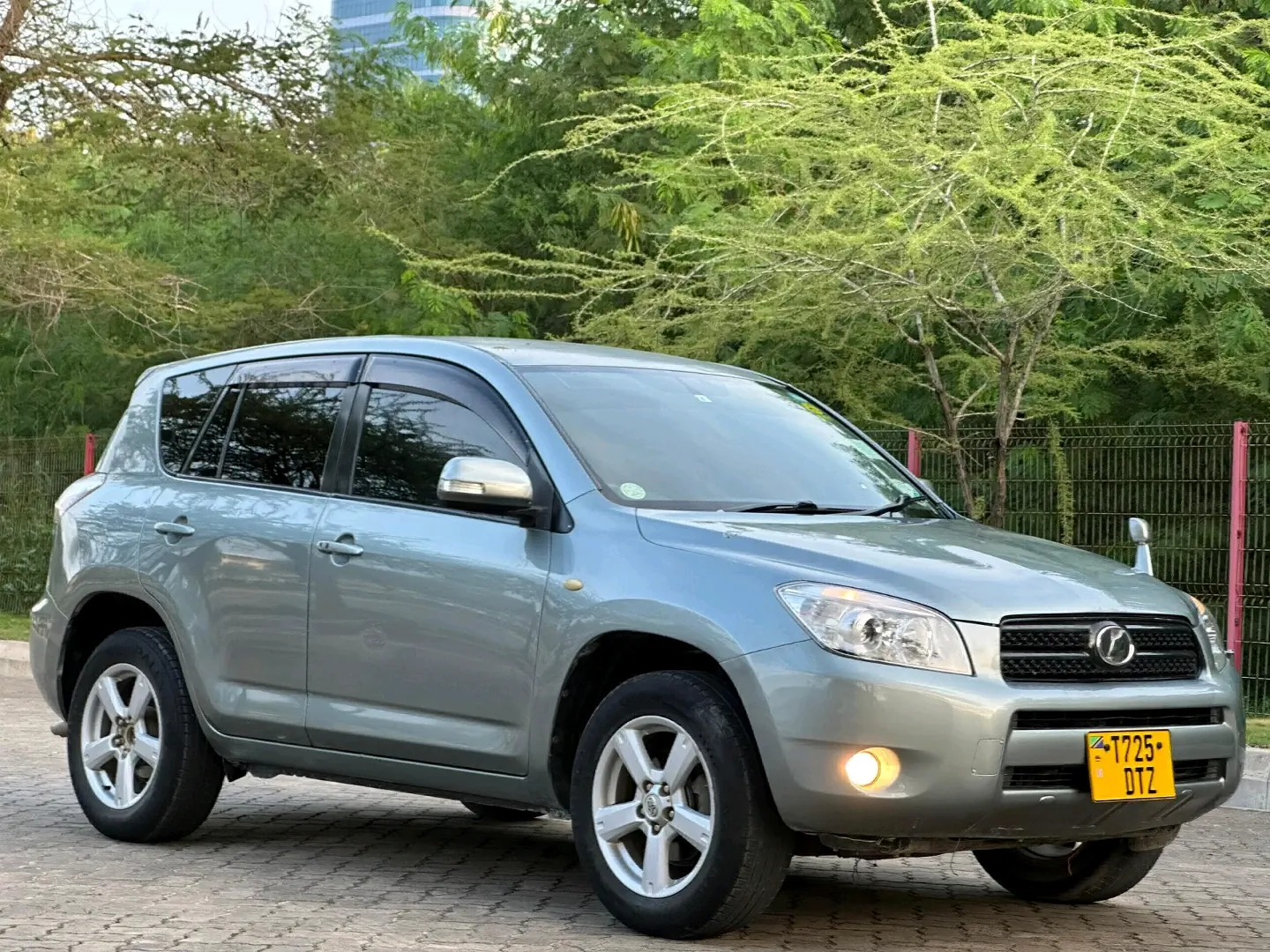 Toyota RAV4 2006 Miss Tanzania Edition - 2360cc thumbnail 2