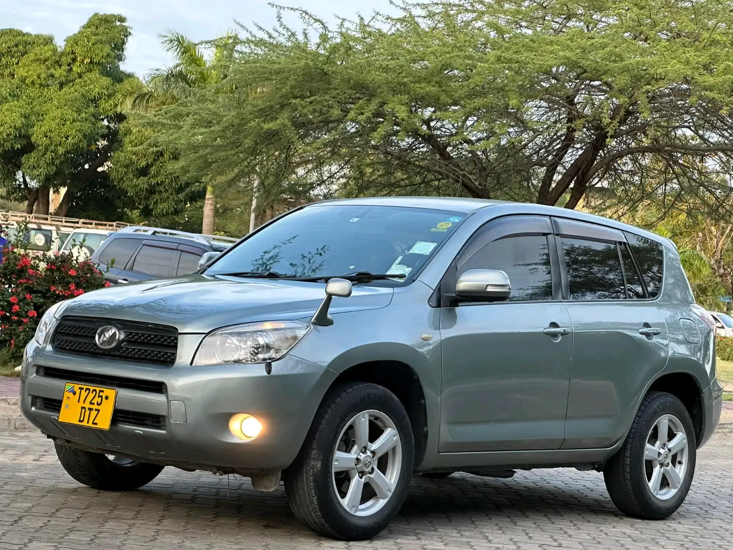 Toyota RAV4 2006 Miss Tanzania Edition - 2360cc thumbnail 4