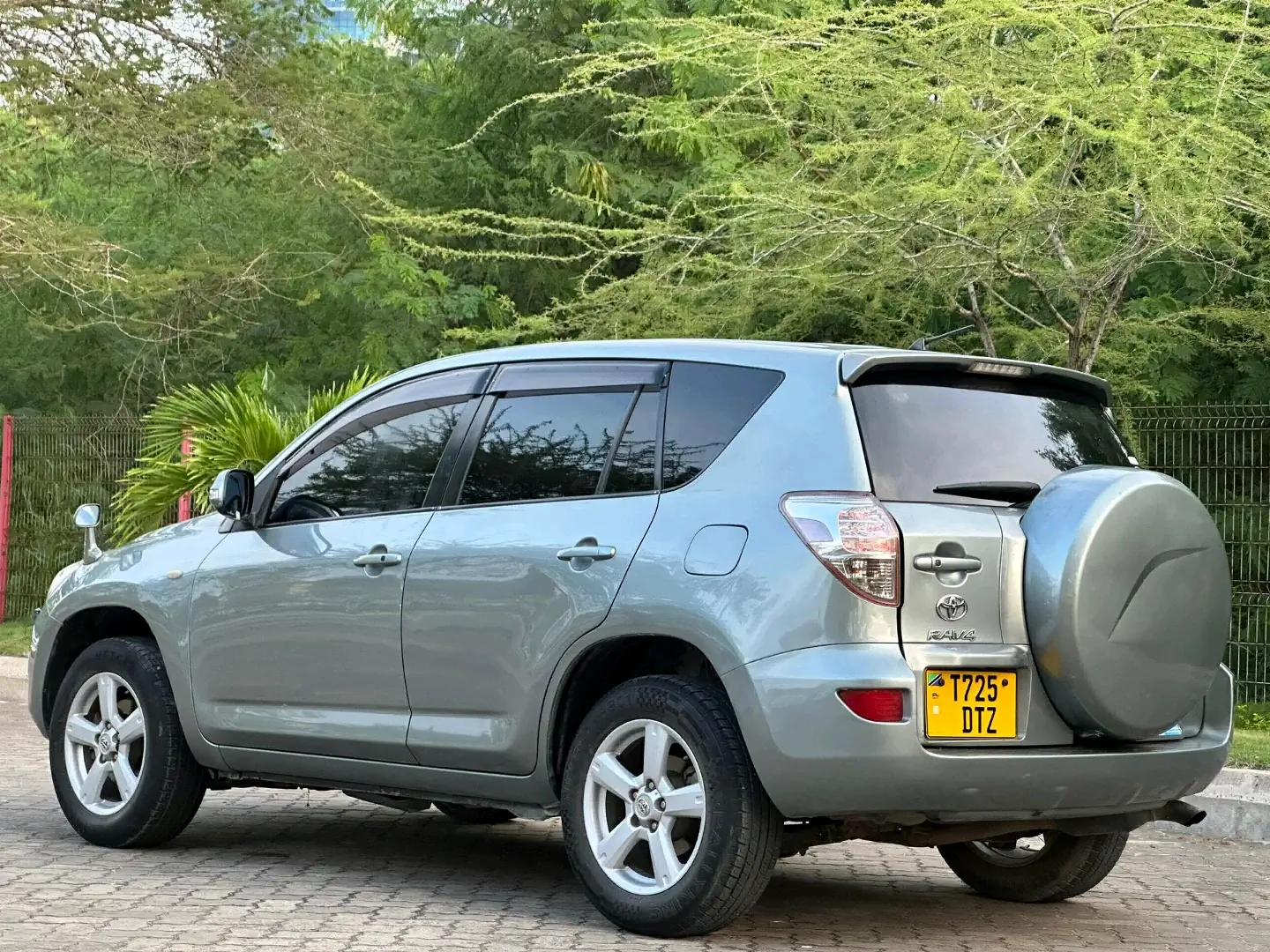 Toyota RAV4 2006 Miss Tanzania Edition - 2360cc thumbnail 5