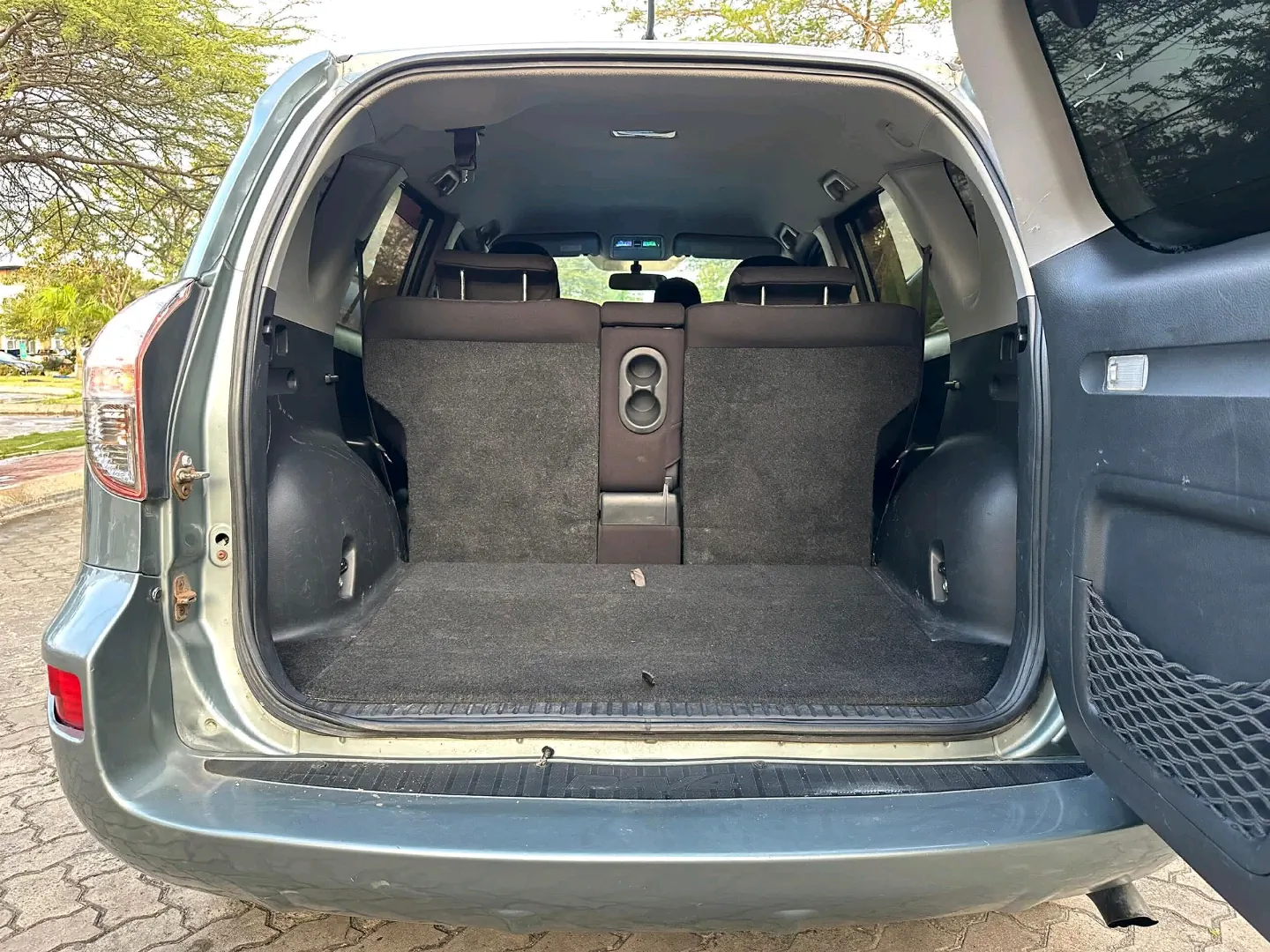 Toyota RAV4 2006 Miss Tanzania Edition - 2360cc thumbnail 7