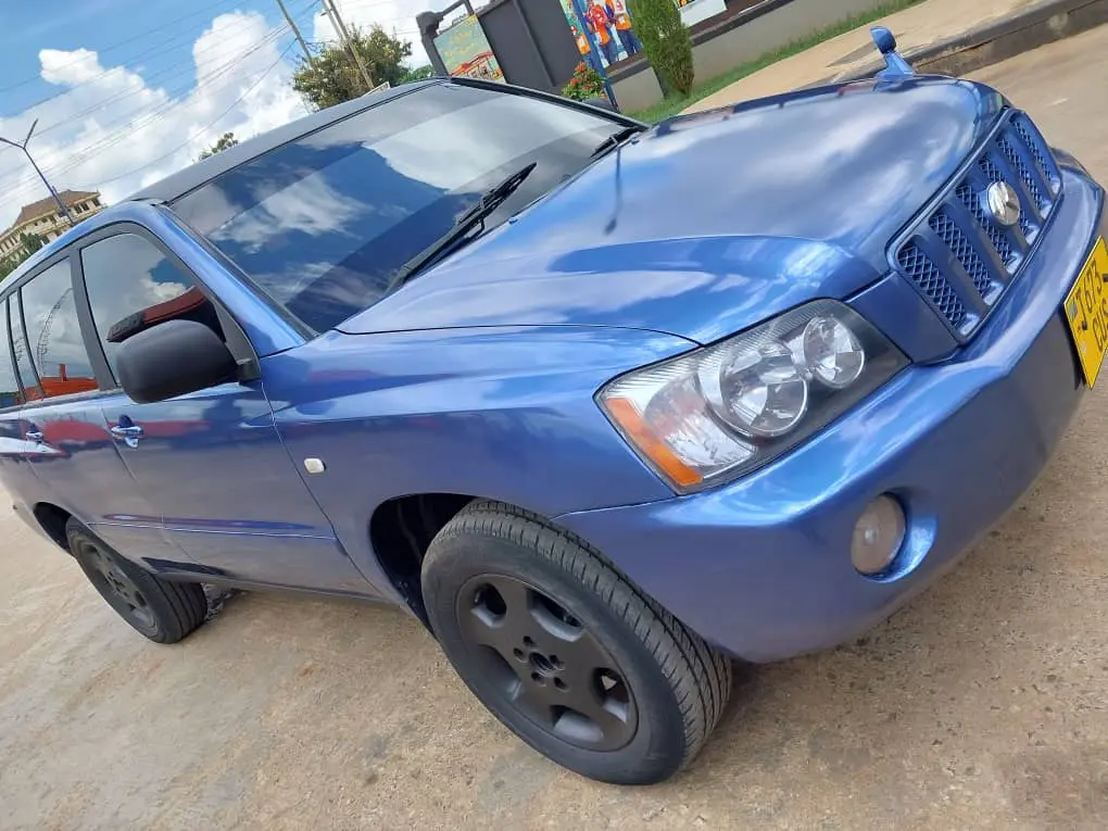 Toyota Kluger SUV thumbnail 3