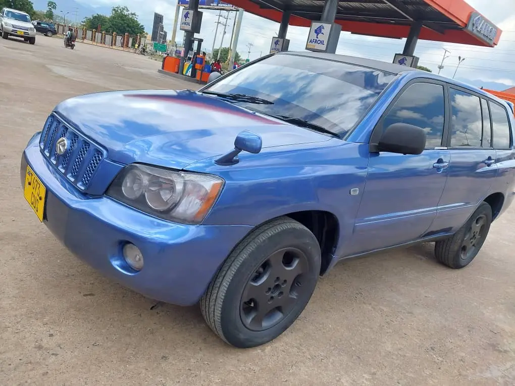 Toyota Kluger SUV thumbnail 4