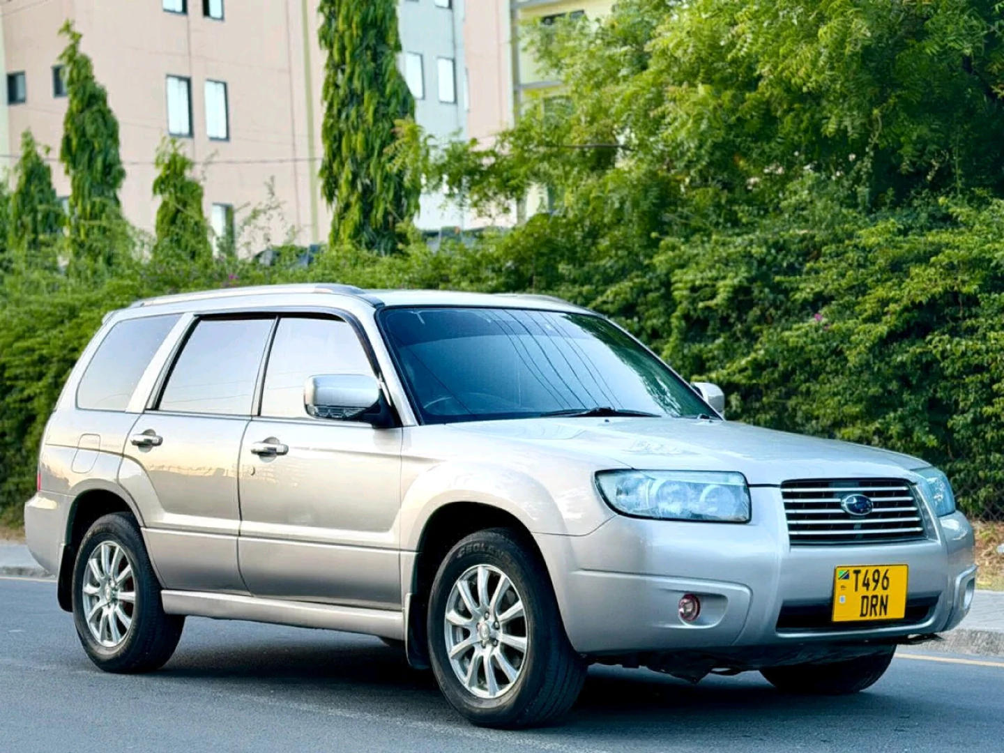 Subaru Forester 2004 Silver SUV (1490cc) thumbnail 2