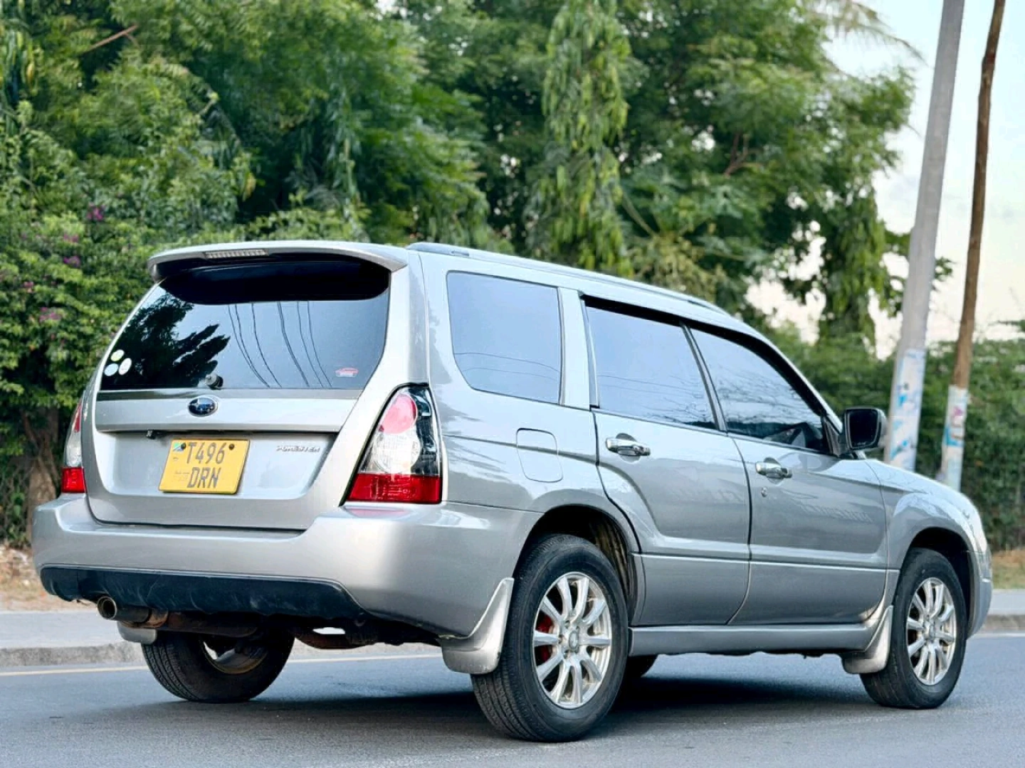 Subaru Forester 2004 Silver SUV (1490cc) thumbnail 4