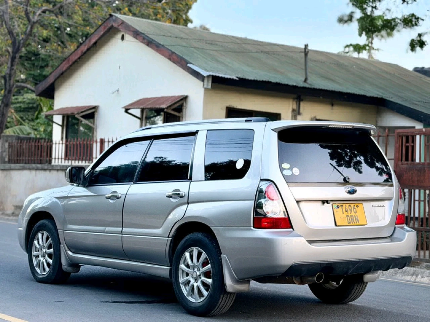 Subaru Forester 2004 Silver SUV (1490cc) thumbnail 5