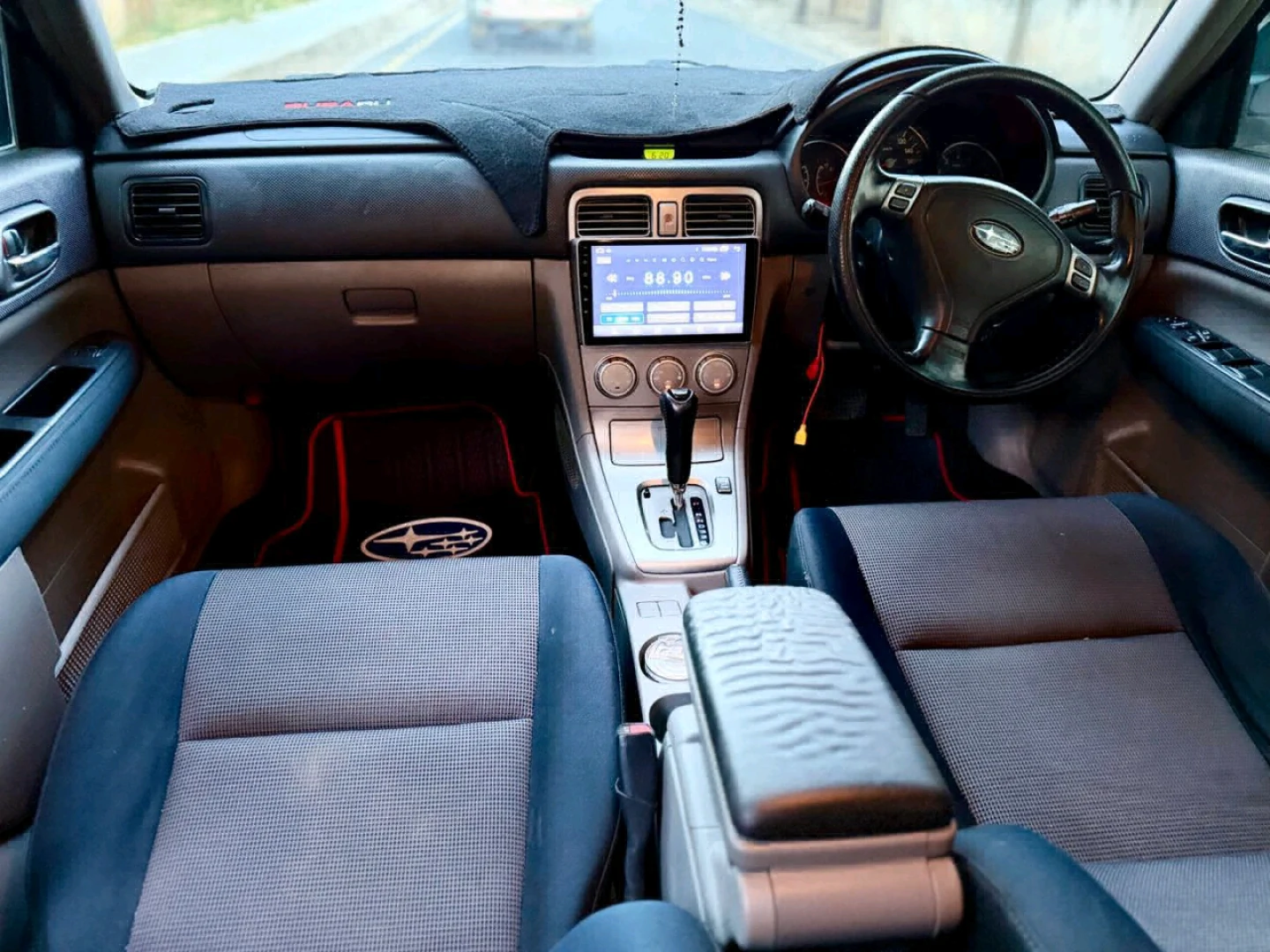 Subaru Forester 2004 Silver SUV (1490cc) thumbnail 6
