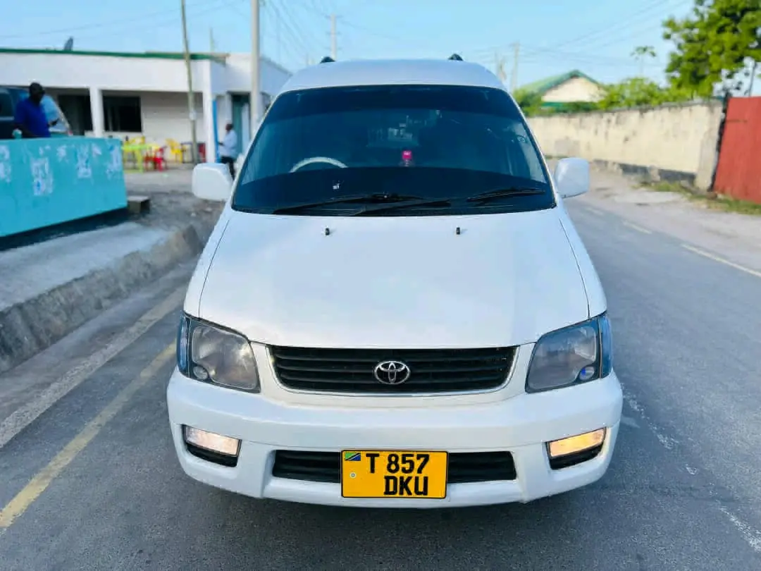 Toyota Noah SR40 Van 2001 For Sale