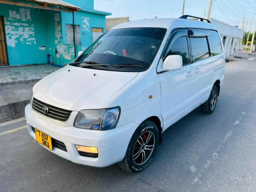 Toyota Noah SR40 Van 2001 For Sale thumbnail 2