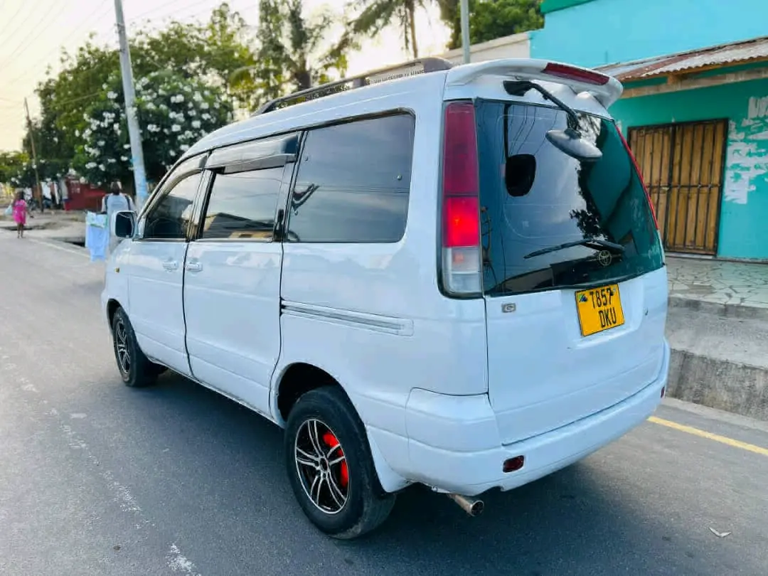 Toyota Noah SR40 Van 2001 For Sale thumbnail 4