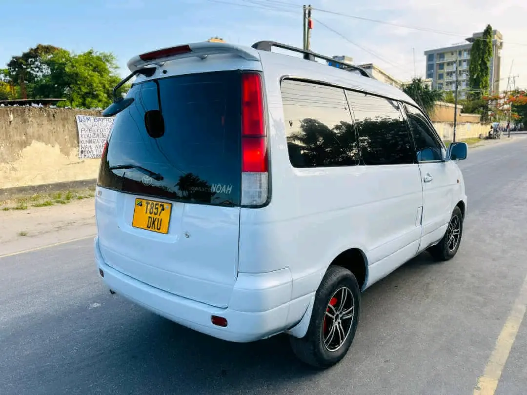 Toyota Noah SR40 Van 2001 For Sale thumbnail 5
