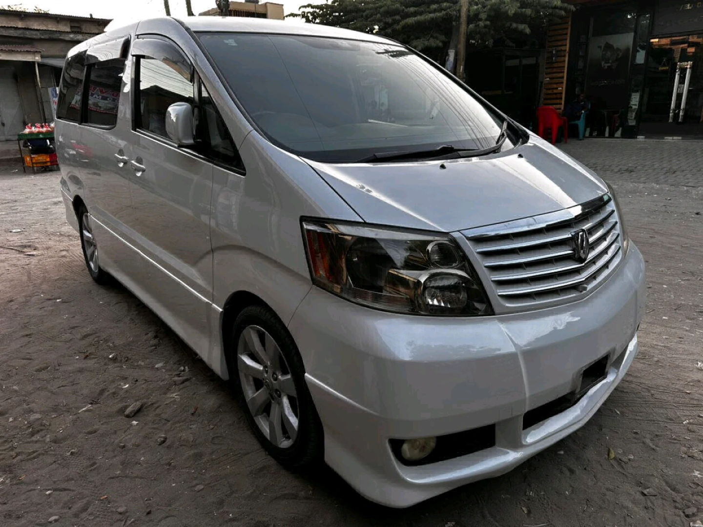 Used Toyota Alphard Minivan 2004 Model thumbnail 2