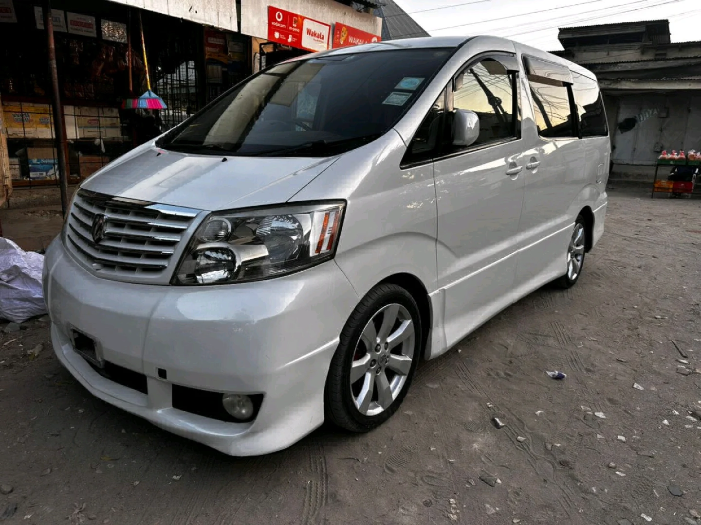 Used Toyota Alphard Minivan 2004 Model thumbnail 3