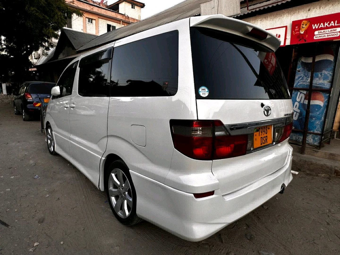 Used Toyota Alphard Minivan 2004 Model thumbnail 6